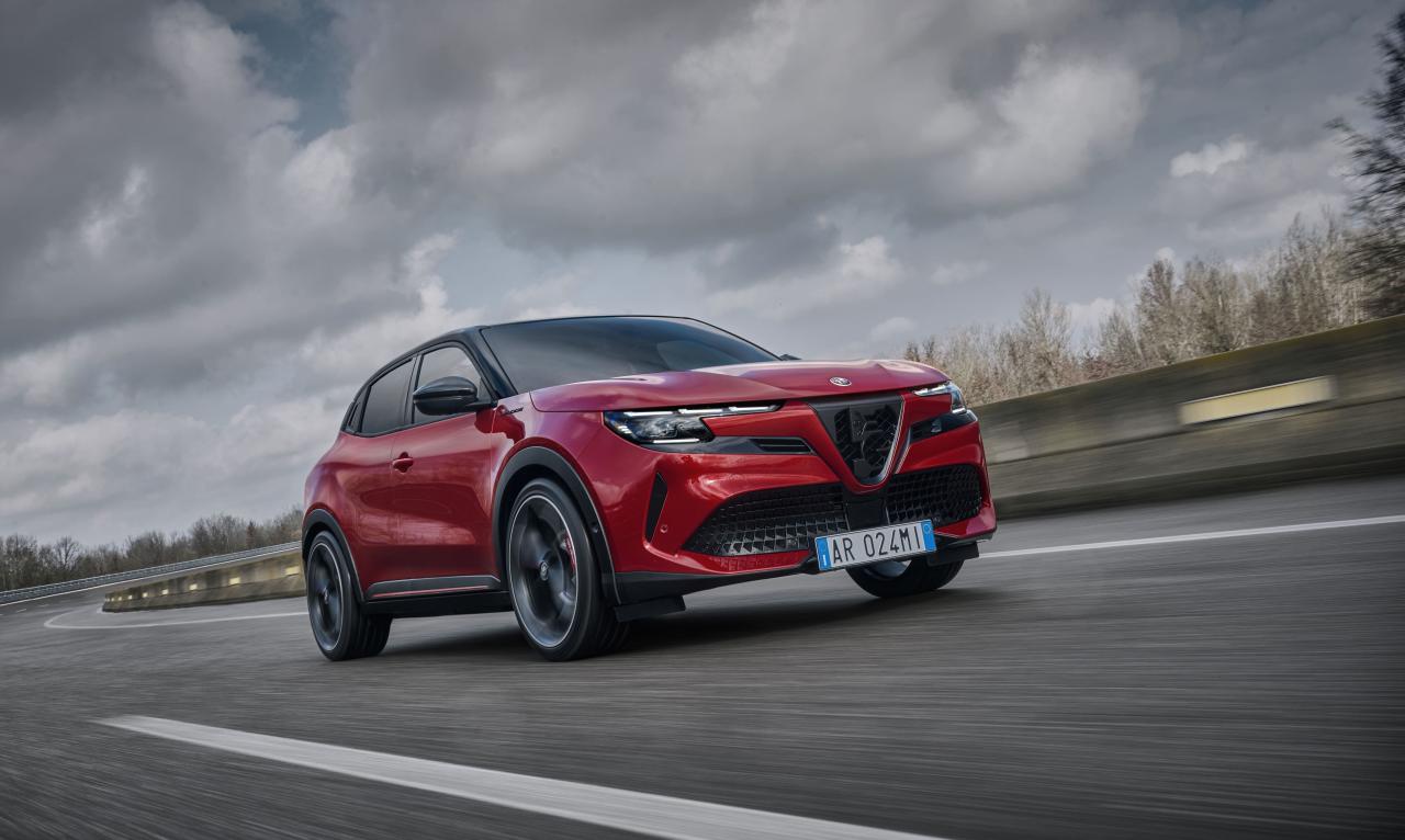 Alfa Romeo Junior Front/Seite in Fahrt