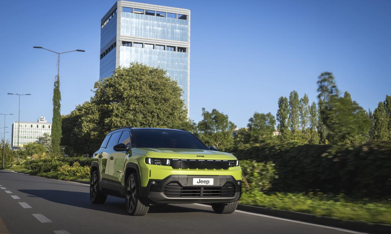 Jeep Compass Front/Seite in Fahrt