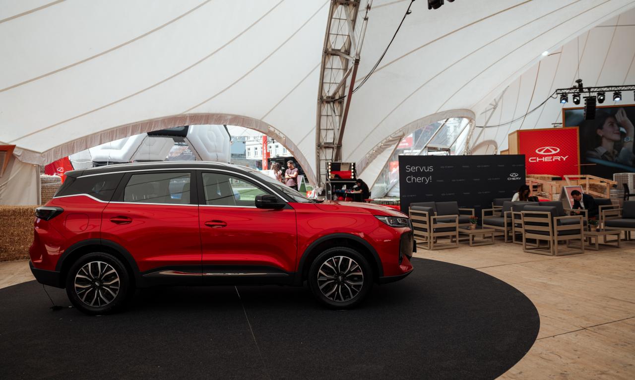 Chery Tiggo 4 Seite beim Launch-Event
