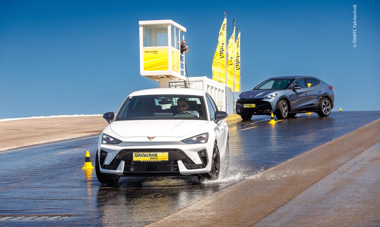 Cupra Leon & Cupra Tavascan Front/Seite in Fahrt