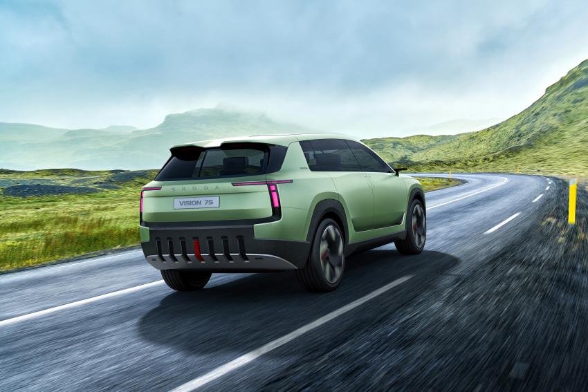 Skoda Vision 7S Heck/Seite in Fahrt