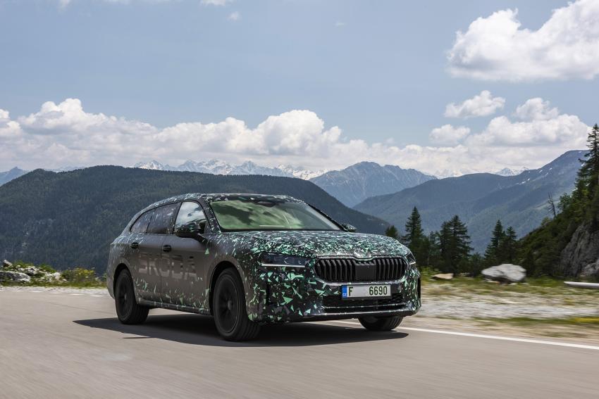 Skoda Superb Erlkönig Front/Seite