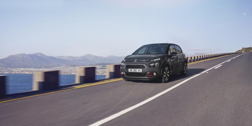 Kleinwagen Citroën C3 Front/Seite in Fahrt