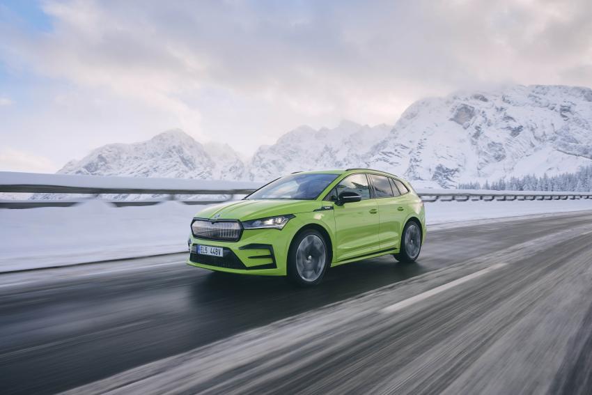Skoda Enyaq RS Front/Seite in Fahrt
