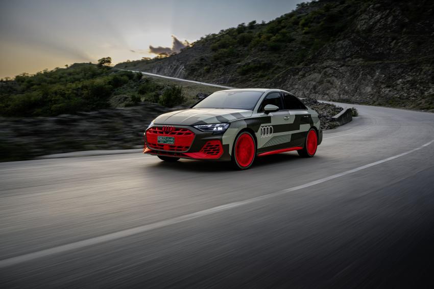 Audi S3 Limousine Front/Seite in Fahrt
