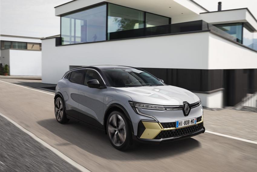 Renault Mégane E-Tech Electric Front/Seite in Fahrt