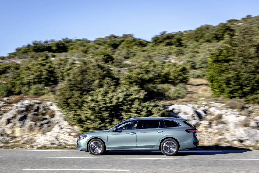 Volkswagen Passat Seite in Fahrt