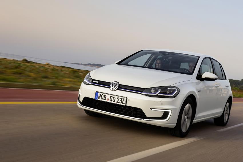 VW eGolf Front/Seite in Fahrt