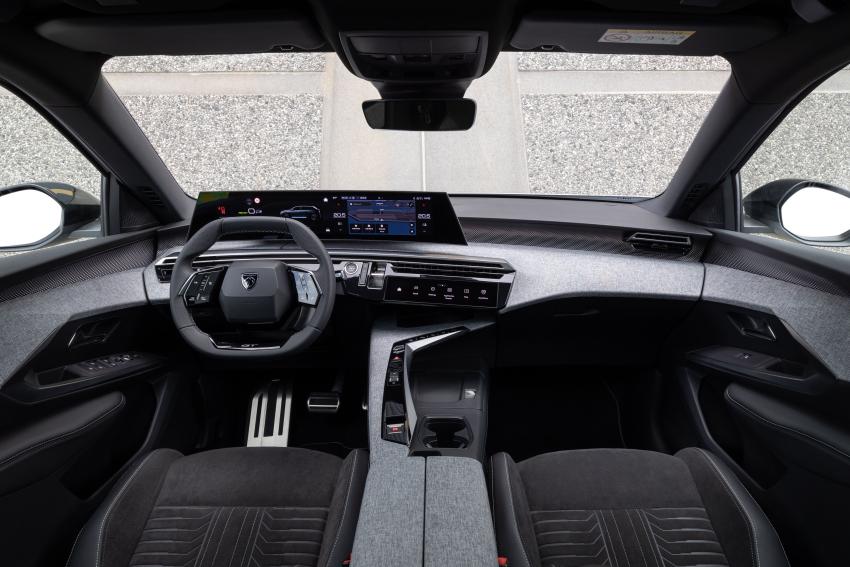 Peugeot E-5008 Cockpit