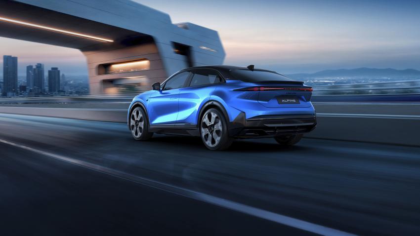Alpine A390 Heck/Seite in Fahrt