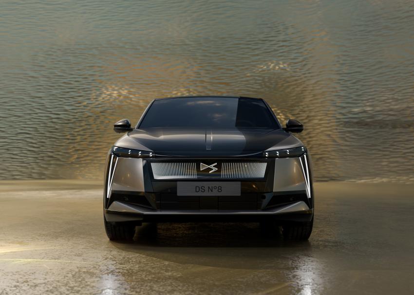 DS N°8 Front