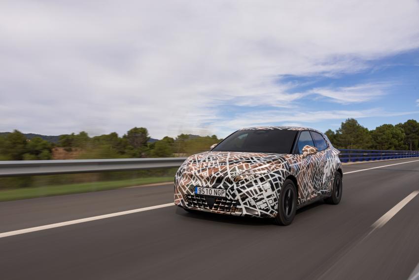 Cupra Raval Front/Seite in Fahrt