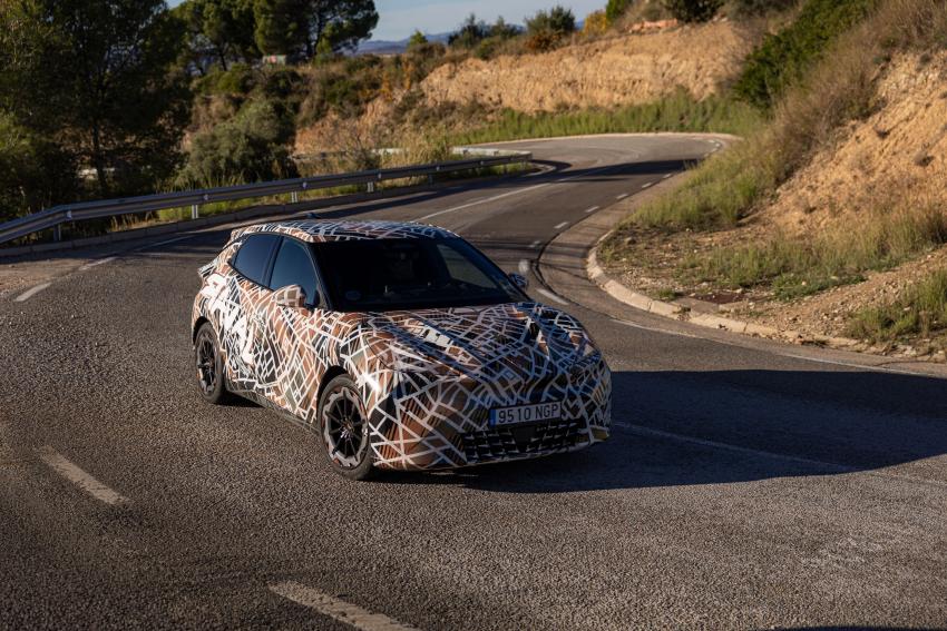 Cupra Raval Front/Seite in Fahrt