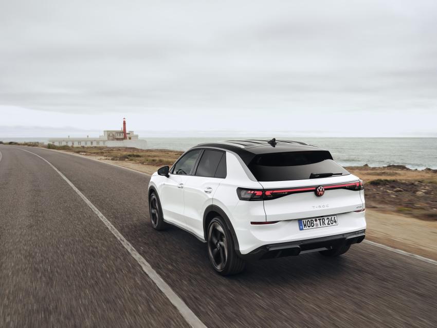 Volkswagen T-Roc Heck/Seite in Fahrt