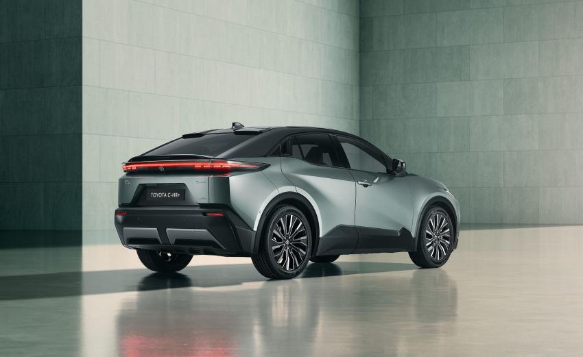 Toyota C-HR+ Heck/Seite