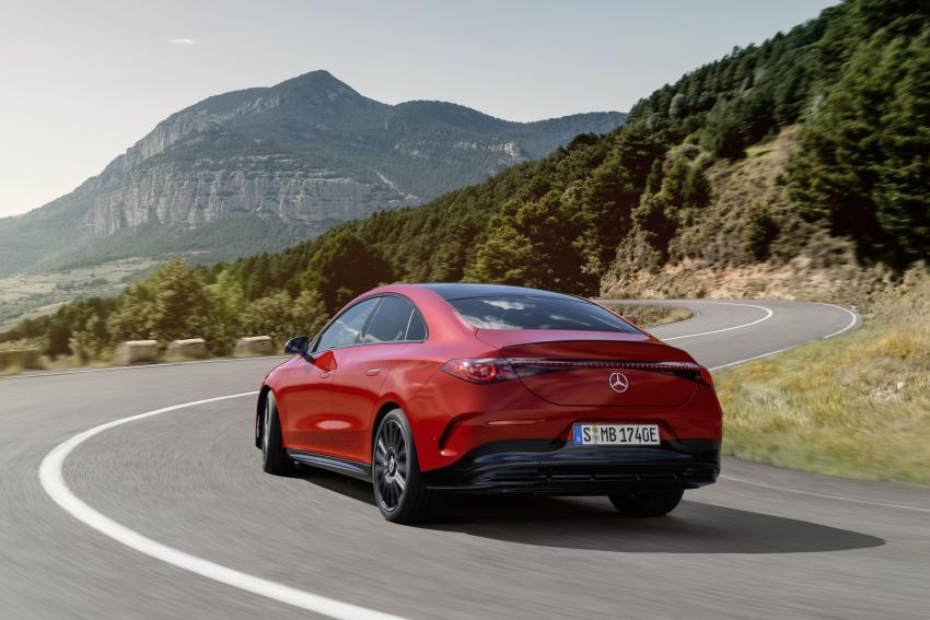 Mercedes-Benz CLA Heck/Seite in Fahrt
