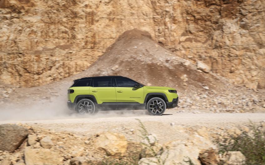 Jeep Compass Seite in Fahrt