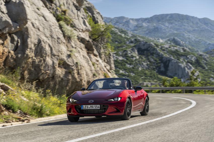Mazda MX-5 Front/Seite in Fahrt