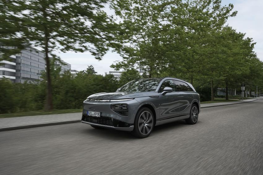 Xpeng G9 Front/Seite in Fahrt