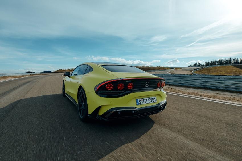 Mercedes-AMG GT 63 4Matic+ 4-Türer Coupé Heck/Seite in Fahrt