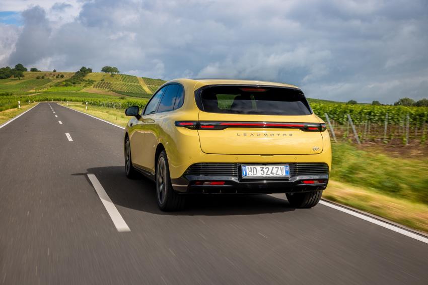 Leapmotor B05 Heck/Seite in Fahrt