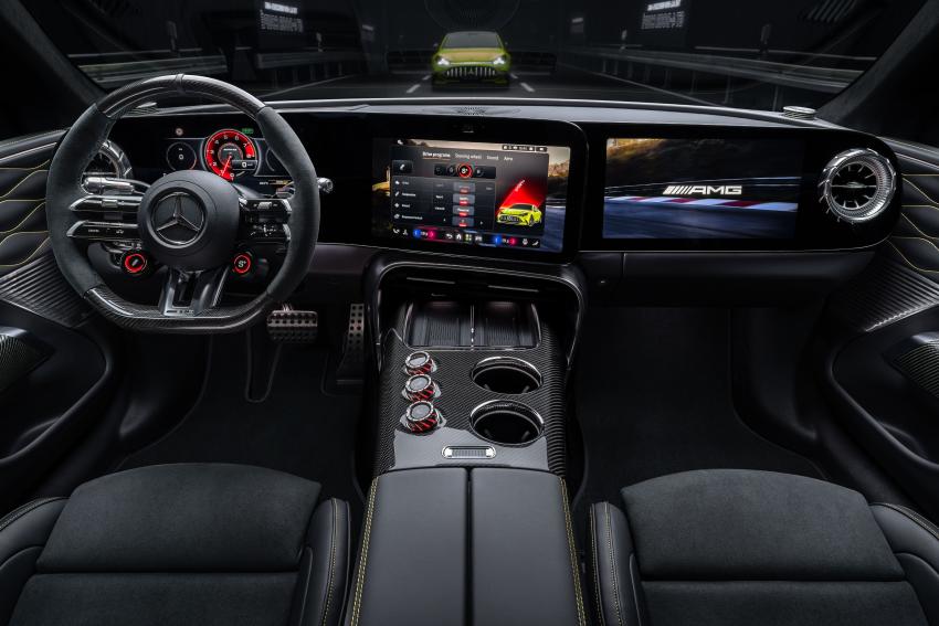 Mercedes-AMG GT 63 4Matic+ 4-Türer Coupé Cockpit