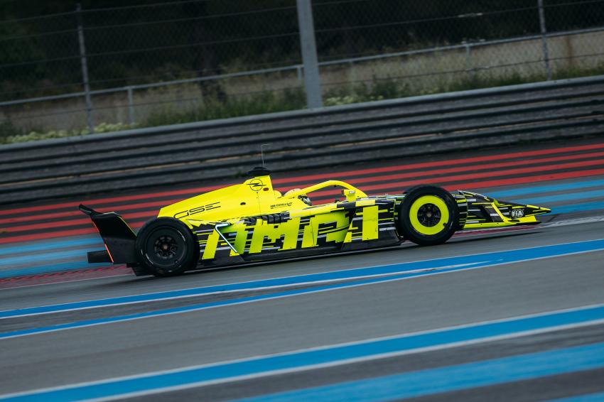Opel GSE 27 FE Seite in Fahrt