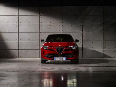 Alfa Romeo Milano Front