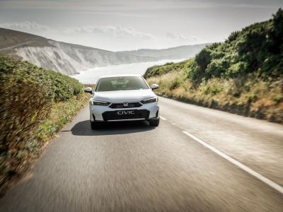 Honda Civic Front in Fahrt