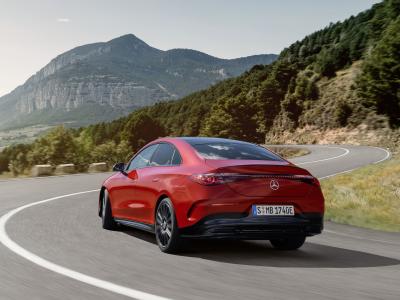 Mercedes-Benz CLA Heck/Seite in Fahrt