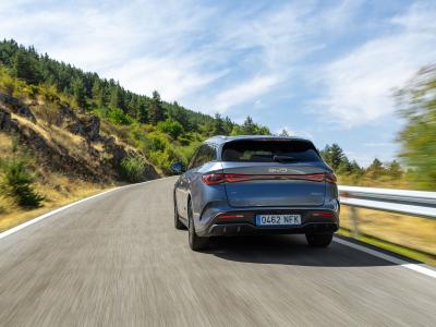 BYD Seal 6 Touring Heck/Seite in Fahrt