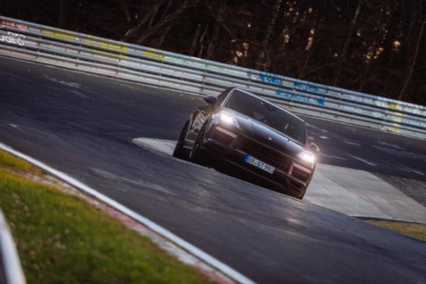 Porsche Cayenne Rekord Nordschleife Front