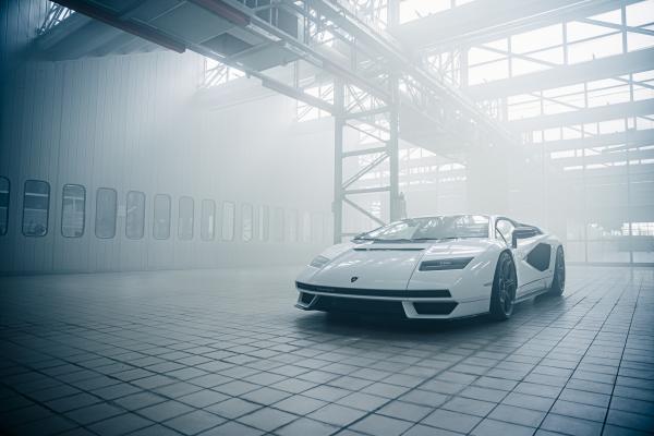Lamborghini Countach Front
