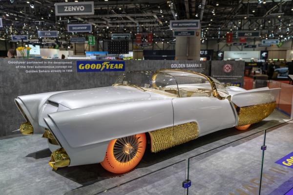 Skurriles Golden Sahara Fahrzeug