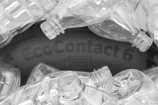 Continental EcoContact 6 zwischen PET Flaschen