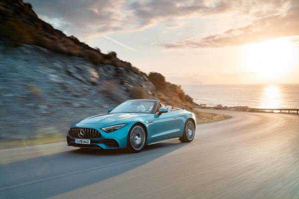Mercedes-AMG SL 43 in Fahrt