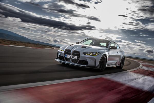 BMW M4 CSL in Fahrt