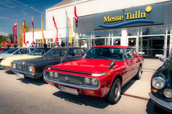 diverse Oldtimer Fahrzeuge
