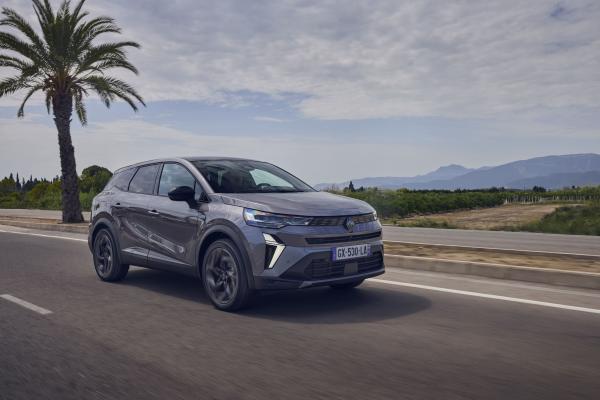 Renault Symbioz Front/Seite in Fahrt