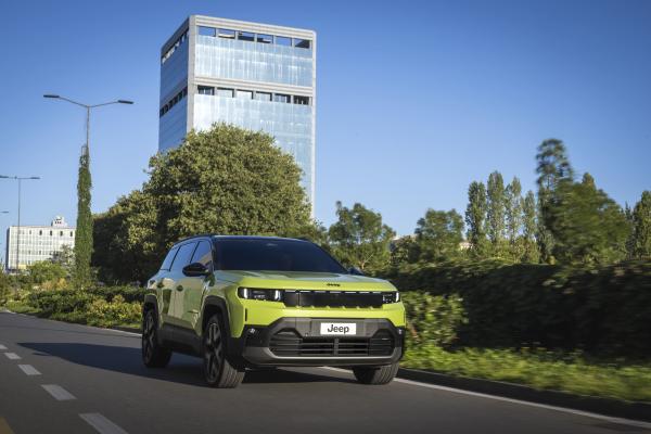 Jeep Compass Front/Seite in Fahrt