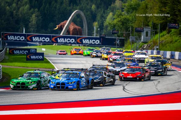 Red Bull Ring DTM Rennautos auf Rennstrecke