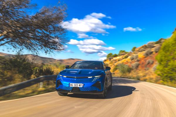 Alpine A390 Front/Seite in Fahrt