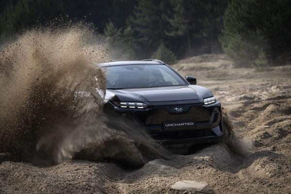 Subaru Uncharted Front/Seite in Fahrt