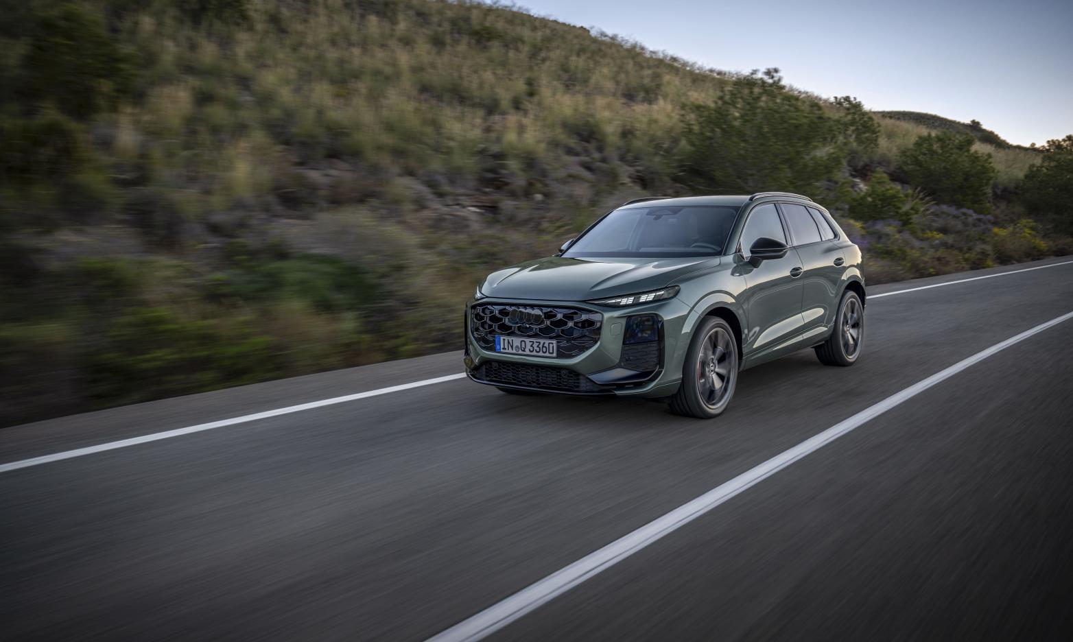 Audi Q3 Front/Seite in Fahrt