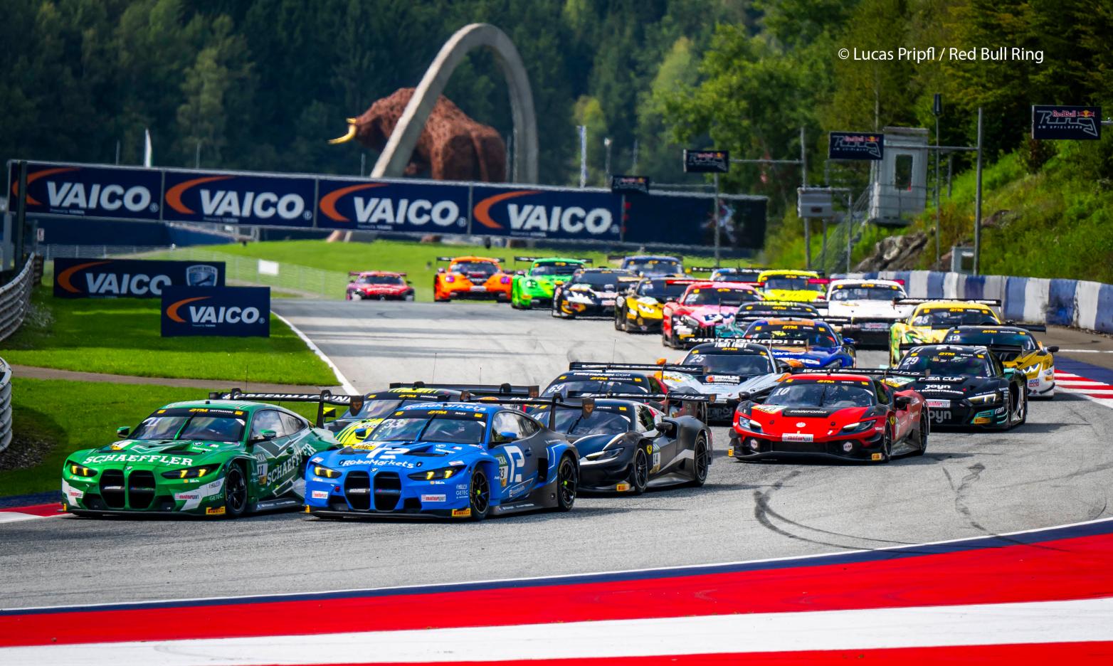 Red Bull Ring DTM Rennautos auf Rennstrecke